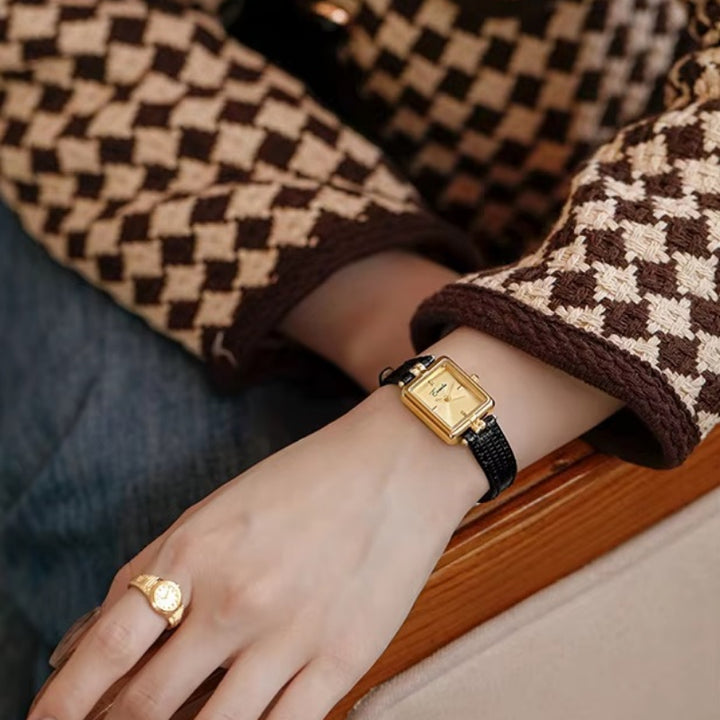 Retro Style Quartz Watch with Comfortable Leather Strap for Women