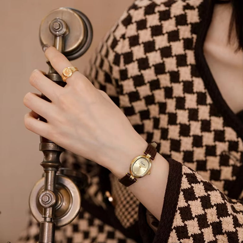 Retro Style Quartz Watch with Comfortable Leather Strap for Women