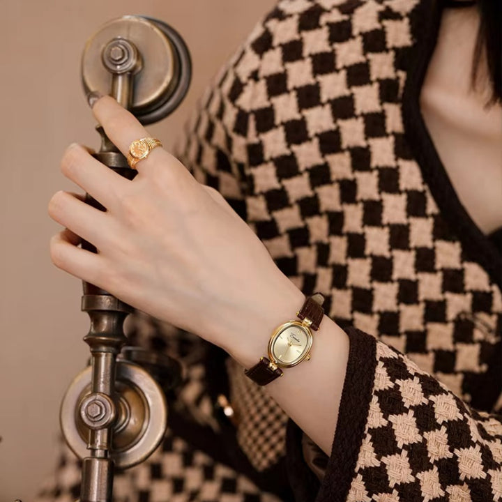 Retro Style Quartz Watch with Comfortable Leather Strap for Women