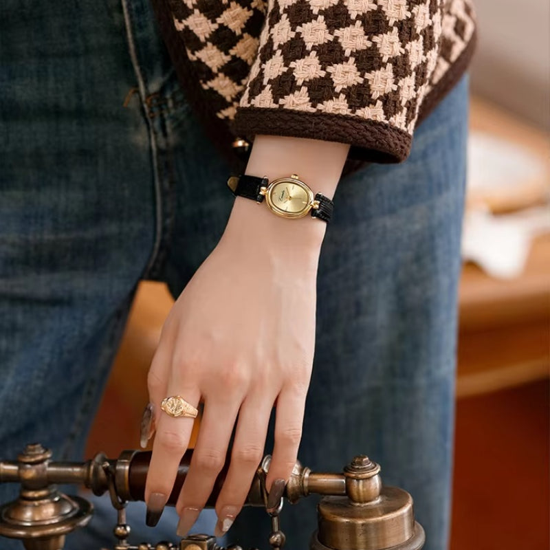 Retro Style Quartz Watch with Comfortable Leather Strap for Women