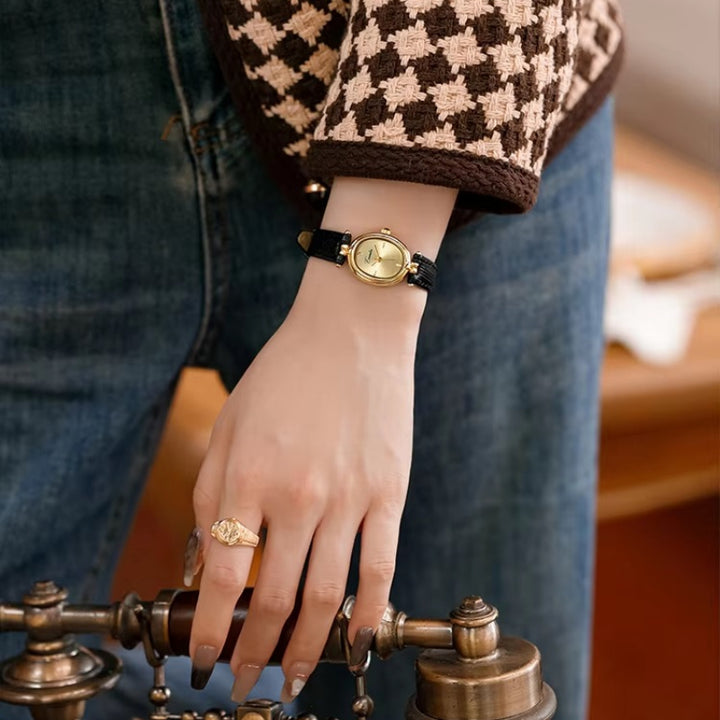 Retro Style Quartz Watch with Comfortable Leather Strap for Women