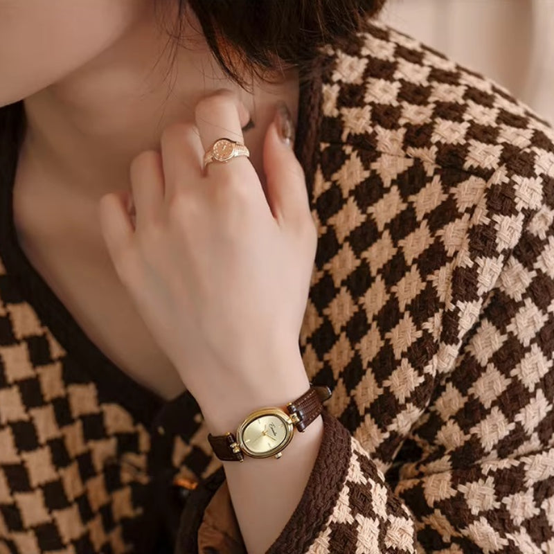 Retro Style Quartz Watch with Comfortable Leather Strap for Women