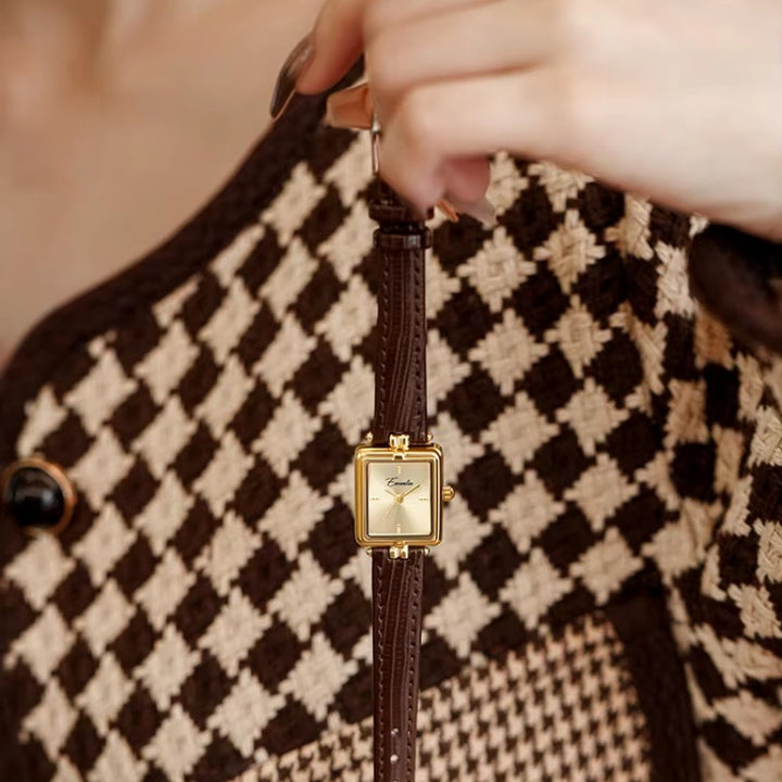 Retro Style Quartz Watch with Comfortable Leather Strap for Women