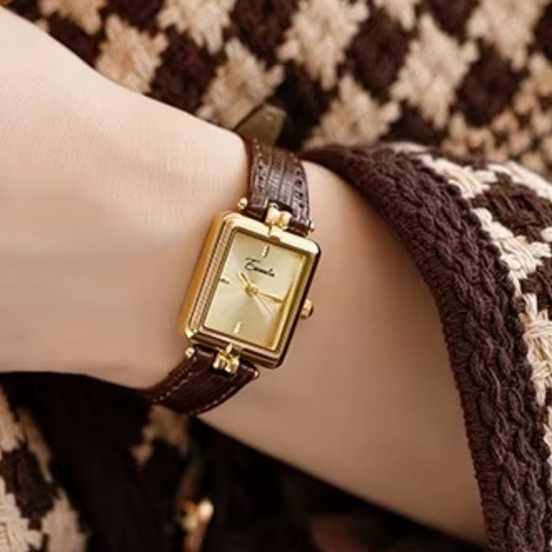 Retro Style Quartz Watch with Comfortable Leather Strap for Women