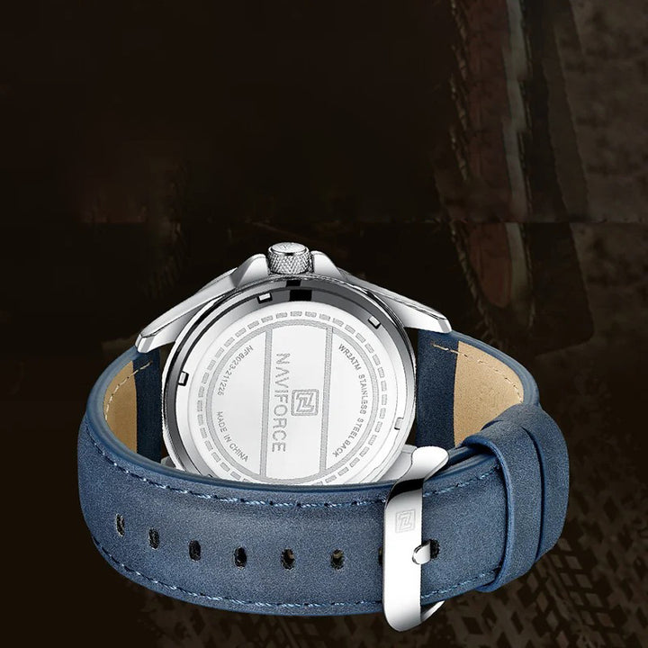 Men's Textured Leather Strap Water-resistant Quartz Watch
