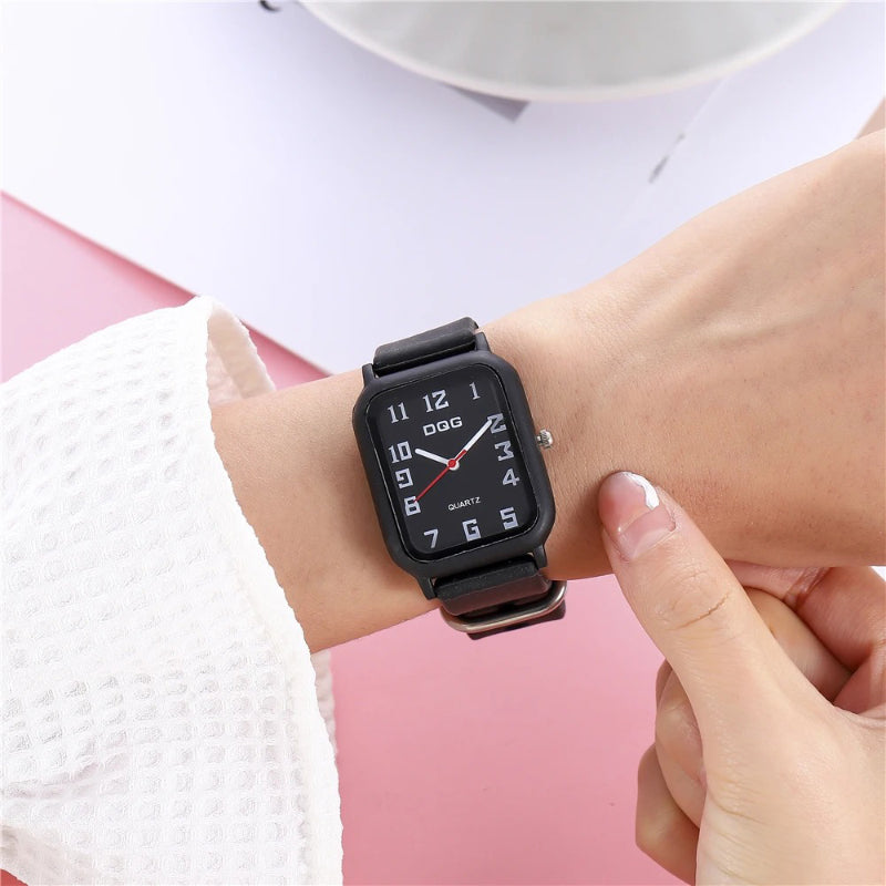 Casual Minimalist Silicone Strap Quartz Watch for Daily Wear