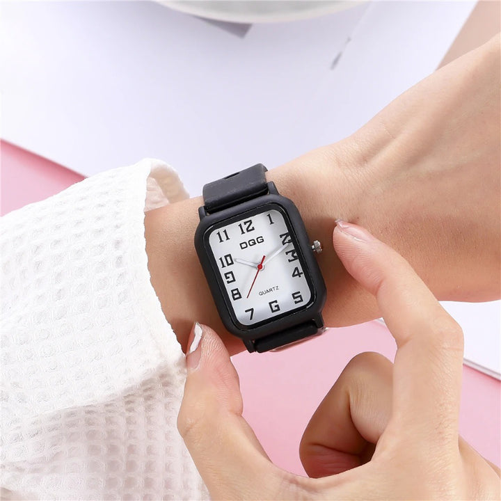 Casual Minimalist Silicone Strap Quartz Watch for Daily Wear