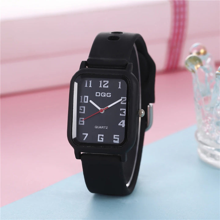 Casual Minimalist Silicone Strap Quartz Watch for Daily Wear