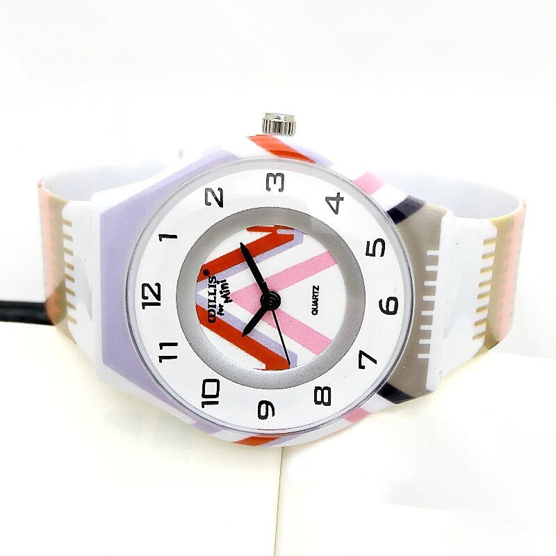 Simple and Lightweight Easy to Read Quartz Watch with Silicone Strap