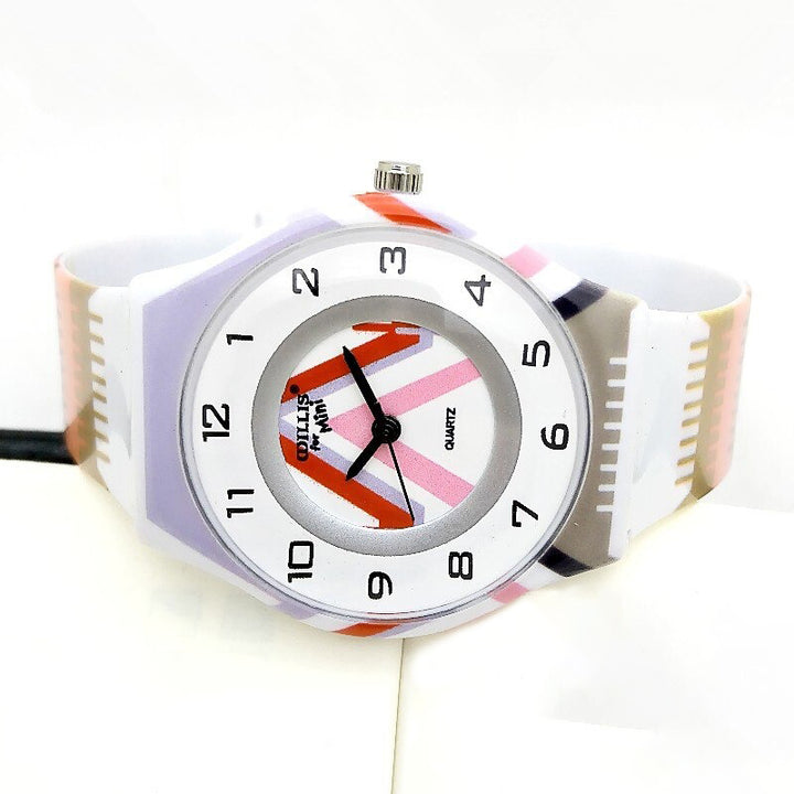 Simple and Lightweight Easy to Read Quartz Watch with Silicone Strap