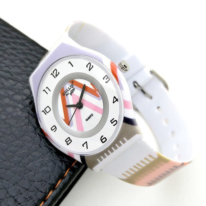 Simple and Lightweight Easy to Read Quartz Watch with Silicone Strap