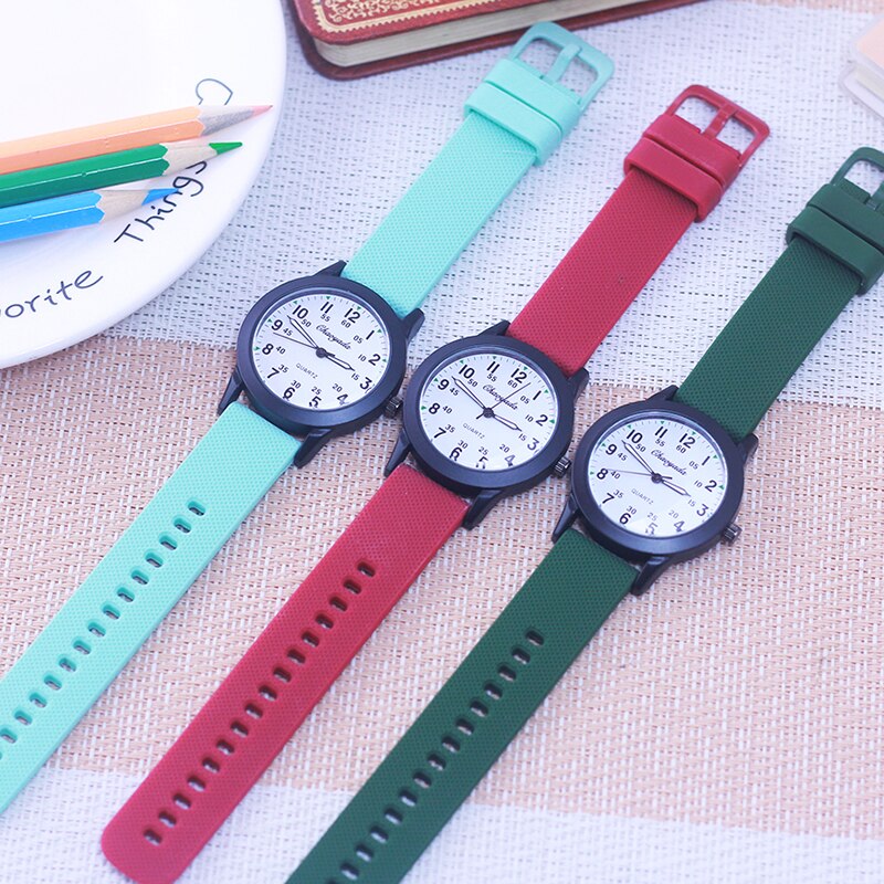 Sporty Silicone Strap Quartz Watch for Kids