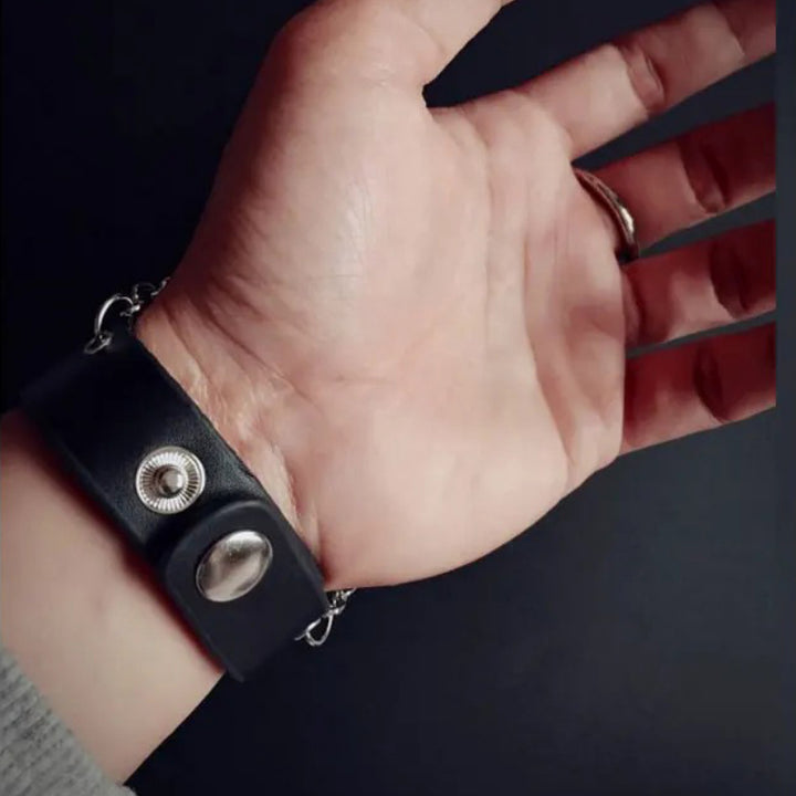 Edgy Men’s Gothic Skull Fashion Watch with Chain Strap