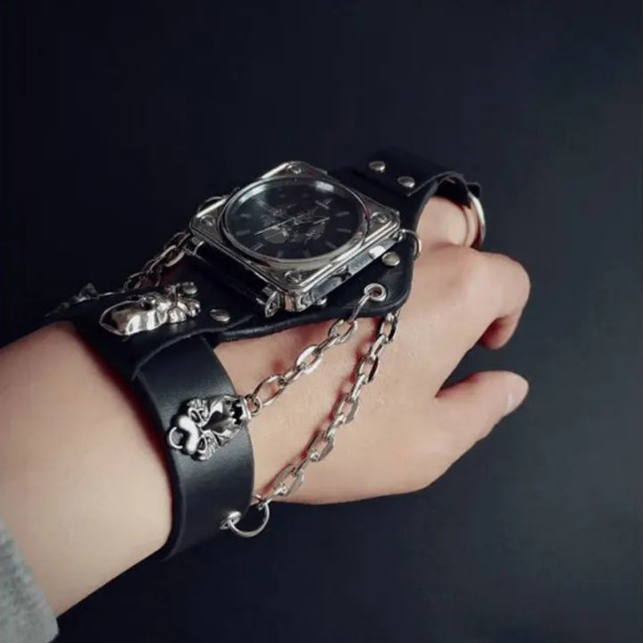 Edgy Men’s Gothic Skull Fashion Watch with Chain Strap
