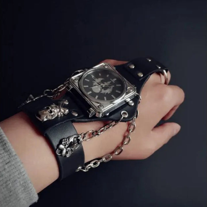 Edgy Men’s Gothic Skull Fashion Watch with Chain Strap