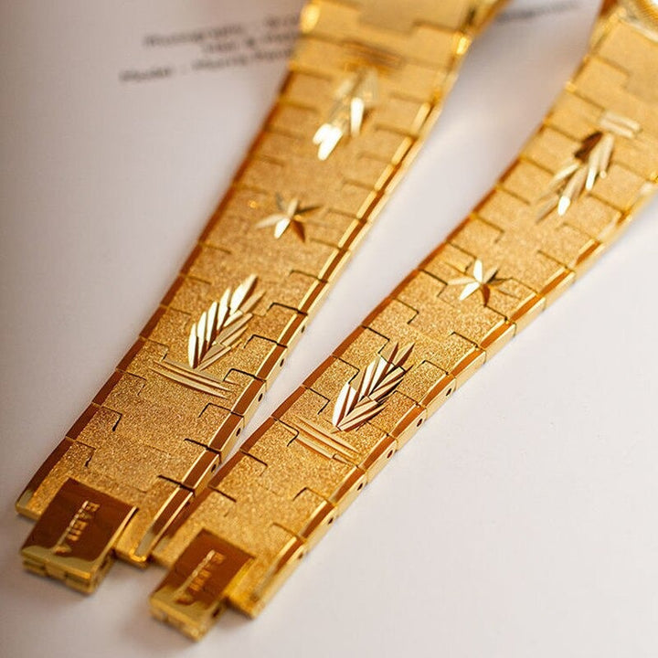 Luxurious Retro Carved Couple's Quartz Watches