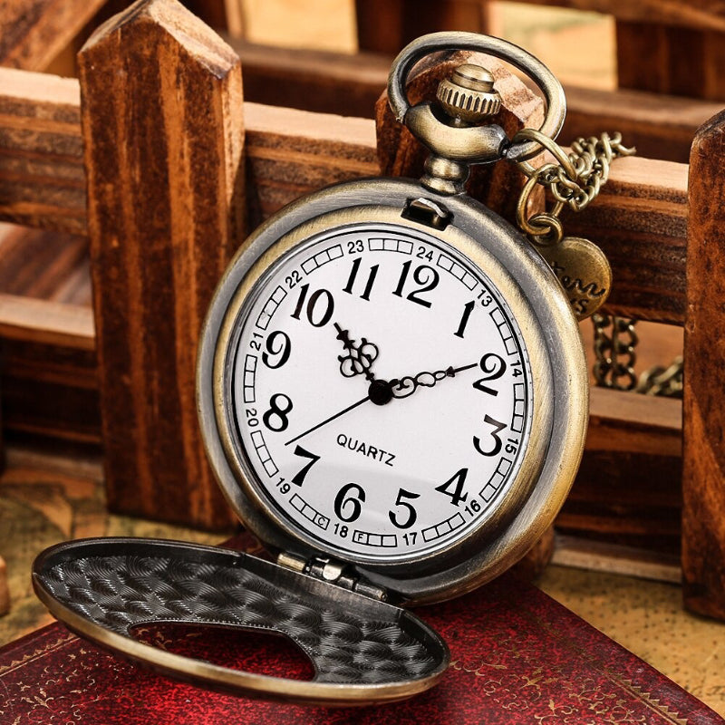 Retro Hollow Heart-Shaped Quartz Pocket Watches